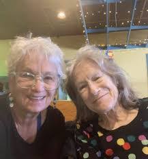 Cari Francis's Instagram, Twitter & Facebook