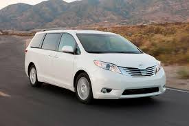 Compare the 2010 honda odyssey with 2011 toyota sienna, side by side. 2011 Toyota Sienna Review Trims Specs Price New Interior Features Exterior Design And Specifications Carbuzz