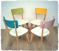 Nice Way To Restore Vintage Wood Chairs Painting Them With Pastel Colors Sillas Pintadas Renovacion De Muebles Sillas