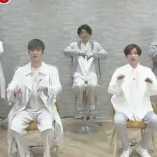왼쪽부터 타나카 쥬리, 마츠무라 호쿠토, 제시, 쿄모토 타이가, 코우치 유고 , 모리모토 신타로. M8ee16anfkr2om