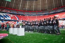 Fc bayern says thank you and merry christmas to all the fans, team members, club members and all the people that worked hard to get through this long and hard year of 2020. Triple 2020 Bayern Back In Munich Ahead Of Fan Less Celebrations Stad Al Doha