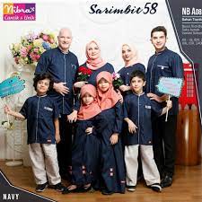 Model baju muslim couple untuk pasangan suami istri kini juga semakin modis dan trendy. Pac1fire4ever Baju Couple Muslim Bertiga Family 15 Model Baju Keluarga Muslim Couple Terbaru 2018