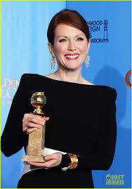 Julianne Moore Golden Globes 2013 Red Carpet Photo 2791615 2013 2013 Golden Globes Julianne Moore Sarah Paulson Pictures Just Jared
