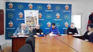 Pentru a asigura standardele de îngrijiri medicale şi funcţionalitatea deplină a reţelei medicale şcolare primăria municipiului alba iulia a demarat proceduri de achiziţie pentru asigurarea de stocuri de dezinfectant. Semnare Protocol Primaria Alba Iulia Inter Art Aiud Youtube