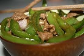 Voici La Recette Du Saute De Boeuf Aux Gros Piments Pour Le Preparer Il Vous Faudra Ingredients 2 3 Tranches De Boeuf 6 Gros P Soul Food Food Cuisine