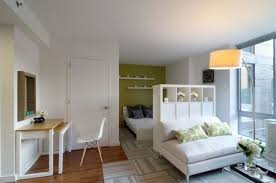 Wie Konnen Sie Richtig Eine 1 Zimmer Wohnung Einrichten Wohnideen Raum Wohnungdekorieren Ideen In College Apartment Decor Apartment Room Apartment Design