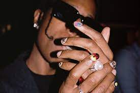 El Esmalte De Unas No Te Hace Menos Hombre Y Ya Lo Llevan Harry Styles A Ap Rocky Ansel Elgort Marc Jacobs Y Los Tipos Con Mas Estilo Del Mundo Gq Espana