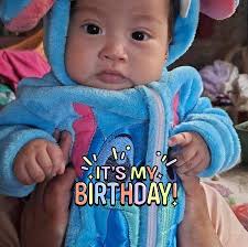 Ella se cuida a su manera, tan decidida a ya no ser lastimada, que siempre  evita conocer a nuevas personas, está en el proceso, queriéndose sola,  abrazándose y dándose todo ese amor