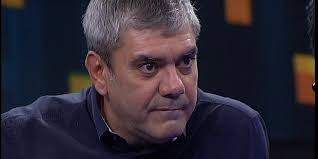 Sözcü yazarı yılmaz özdil, 2020'nin ilk gününde yeni yıl yazısı kaleme aldı. Yilmaz Ozdil Esi Benzeri Gorulmeyen Yalakaligimiza Uc Saniye Ara Versek