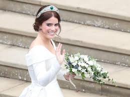 .la princesa eugenie exigió que el diseño de su vestido de novia le permitiera mostrar su cicatriz. Por Que La Princesa Eugenia Tiene Una Cicatriz En La Espalda