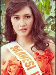 Monica Kenalkan Kain Pinawetengan