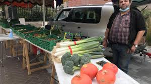 Uxem Un Marchand De Fruits Et Legumes Deux Fois Par Semaine Sur La Place Du Village