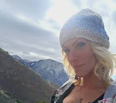 When is the best time to hike the narrows