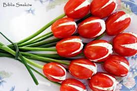 Tomato Tulips 13 Large Cherry Or Small Roma Tomatoes 14 Stalks Of Green Onions Or Chives For The Stems 200g Farmers Vegetable Appetizers Food Appetizer Recipes