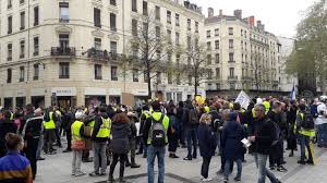 Twitter.com/camgiletsjaunes protestations gilets jaunes acte xxi : Gilets Jaunes Entre 1000 Et 1500 Manifestants Dans Le Centre De Lyon