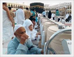 Air zam zam merupakan air yang sudah sangat dikenal oleh masyarakat muslim di seluruh penjuru dunia termasuk kedalam minuman halal dalam islam. Adab Dan Doa Minum Air Zam Zam Shafiqolbu