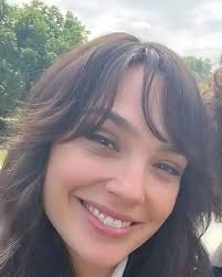 Need a rose 🌹 from the heart that truly love me and my movies 🎥 please  🌹🥺🪻🪴🥀💐🎄☑️