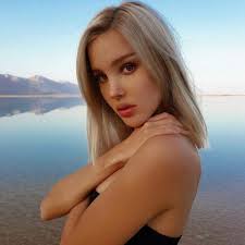 this israeli model kinda looks like catriona gray her ig maria domark instagram models beautiful cute korean girl