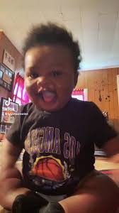 😂😂 #tending #foryoupage #babiesoftiktok #grabbingonmyshirtchallenge