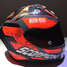 Quartararo seolah meyakinkan bahwa mesin yamaha tahun ini sebenarnya kompetitif dengan catatan waktunya yang bisa mengalahkan para rider rider kawakan yang biasa… Jual Helm Fullface Scorpion Exo R1 Fabio Quartararo Jakarta Utara Mailino14 Tokopedia