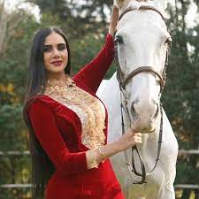 وتغيب العجارمة عن الجلسة الصباحية، بينما شهد محيط المجلس تواجدا أمنيا كثيفا، بحسب معلومات تفيد بأن مواطنين يتجمهرون للوقوف أمام المجلس على خلفية القضية ذاتها. Ù…ÙˆÙ‚Ø¹ Ø®Ø¨Ø±Ù†ÙŠ Ø§Ù„Ø¥Ø¹Ù„Ø§Ù…ÙŠØ© Ø§Ù„Ø£Ø±Ø¯Ù†ÙŠØ© Ø£Ø­Ù„Ø§Ù… Ø§Ù„Ø¹Ø¬Ø§Ø±Ù…Ø© ØªØªØ¹Ø±Ø¶ Ù„Ø¥ØµØ§Ø¨Ø© ÙÙŠØ¯ÙŠÙˆ