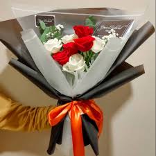 Pasti pacar kamu langsung sesak napas karena klepek klepek deh. Buket Bunga Mawar Bisa Untuk Hadiah Wisuda Sidang Ultah Pacar Dan Anniversary Shopee Indonesia