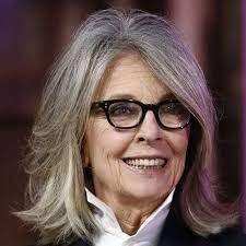 Flippy Hairstyles For Women Over 60 Coiffures Cheveux Gris Coiffure Cheveux Grisonnants