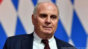 With thomas thieme, uwe preuss, lisa kreuzer, hanspeter müller. Uli Hoeness Tritt Als Bayern Prasident Zuruck Sport Dw 29 08 2019