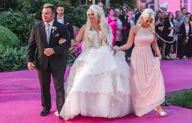 Howard marshall, elton john & david furnish, gülcan und sebastian kamps, grace kelly & rainer von monaco. Katzenbergers Jawort Im Tv Quotenhit Mit 2 5 Millionen Zuschauern Boulevard Rhein Zeitung