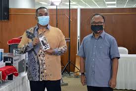 Kerajaan negeri kedah meluluskan pemberian bonus aidilfitri sebanyak rm 1000 seorang kpd hampir 5000 orang penjawat awam lantikan negeri. Pejabat Kewangan Dan Perbendaharaan Negeri Kedah Darul Aman Alor Setar Malaysia Government Organization Corporate Office Facebook