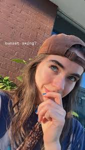 Sarah Parvin's Instagram, Twitter & Facebook