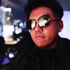 Chris Moitoza's Instagram, Twitter & Facebook