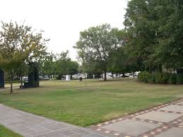 Ja ceļojat uz albert kelly park un jums ir nepieciešama viesnīca, ir vairākas albert kelly park viesnīcas, kur varēsiet palikt. Kelly Ingram Park Wikipedia