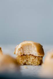 Cake A L Huile D Olive Et Mousse Passion Dulcey Valrhona En 2020 Dulcey Recettes Sucrees Alimentation