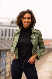 Die lebensgefährtin von iker casillas wurde schon mal als schönste moderatorin der welt ausgezeichnet. Amina Ndao Wird Moderatorin Bei Sky Sport News Presseportal