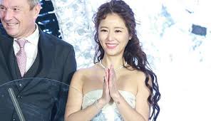 Mới đây, lâm tâm như đã công khai hình ảnh con gái viết chữ gửi tặng nhằm động viên cô trên trang cá nhân khiến cho người hâm mộ không khỏi bất năm nay, con gái nhỏ của lâm tâm như và hoắc kiến hoa đã 4 tuổi và là nhóc tỳ rất được quan tâm của làng giải trí xứ đài. Rá»™ Tin Lam Tam NhÆ° Va Hoáº¯c Kiáº¿n Hoa Ä'áº¡t Thá»a Thuáº­n Ly Hon