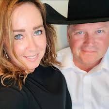 What breed of dog is good for protecting chickens and suitable for a family  with grandbabies in Texas?