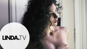 Ik weet niet waarom, maar dat mondje van anna op monica's lippen lijkt een beetje onnatuurlijk. Anna Nooshin En Monica Geuze Fotoshoot By Famous Videos