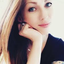 Lena Hart (@workurfaceoff)