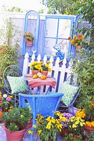 Backyard Decor With Repurposed Garden And Tons Of Great Ideas For Your Plants Reusero In 2020 Autumn Garden Garden Tours Backyard Decor
