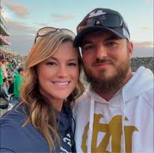 Why can Old English bantams roam freely around dogs without being attacked?