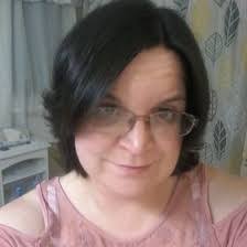 Carly Estes's Instagram, Twitter & Facebook