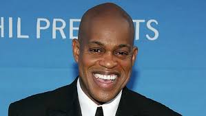 Man rescued from top of Phoenix mountain; Grammy-nominated musician killed  l Morning News Brief