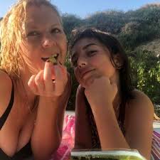 Melanie Hartert (@sparkleanshine)