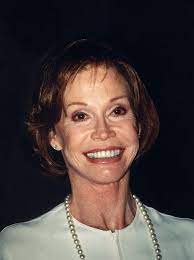 Mary tyler moore 's tv legacy stretches far and wide — but among her most memorable onscreen moments is the iconic hat toss featured in the mary tyler moore show 's opening sequence. Mary Tyler Moore Wikipedia