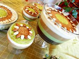 L Assida Arc En Ciel A Une Place Bien Particuliere Pour Moi C Est En Effet La Toute Premiere Recette Que J A Alimentation Art Et Cuisine Cuisine Et Boissons