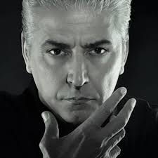 Contratar a Toni Bright