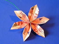 Eine Schicke Geld Blume Falten Basteln Gestalten Blumen Falten Geldblumen Geld Falten Blume