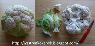 Koka blomkålen hel i saltat vatten i 5 minuter. Blomkal
