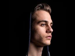 StrandCast #001 BE AN OVEN NOT A MICROWAVE FT. Periklis Ikonomidis